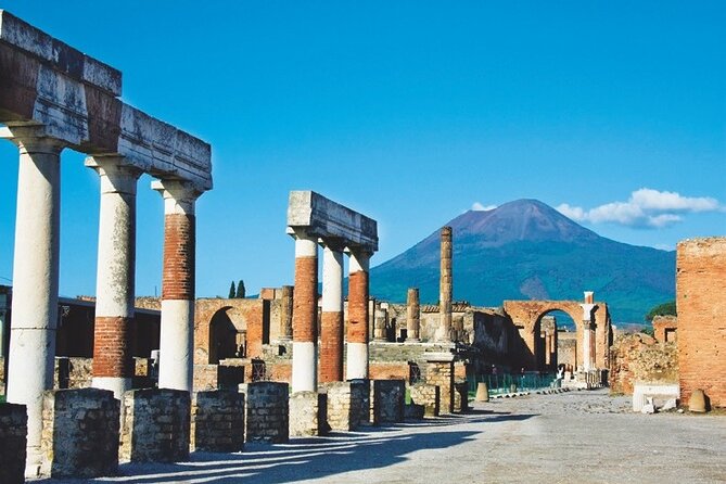 Pompeii and Vesuvius Tour with Pickup - Up to Vesuvius: lava-stone art and a real change in scenery