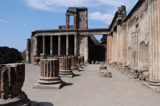 Pompeii and Vesuvius - VIP Tour/Small Group with Lunch - From Naples pickup to Pompeii gates: how the day really works