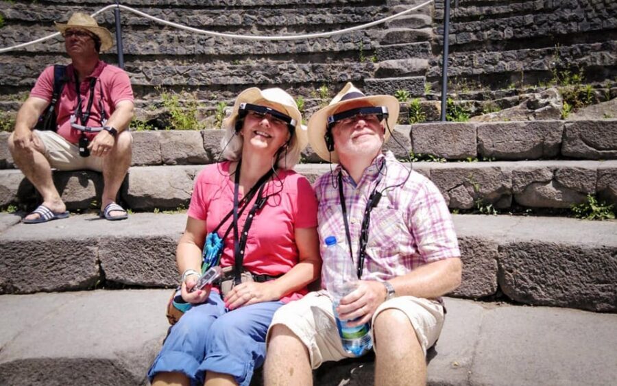 Pompeii: AR Glasses Augmented Reality Tour - Meeting point at Coffee Shop Vittoria (and how to spot your assistant)