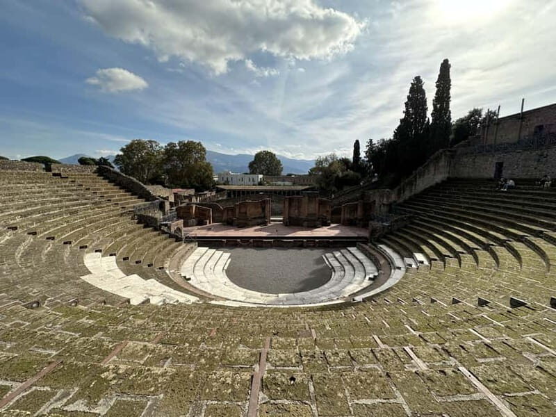 Pompeii: Exclusive Tour with Archaeologist and Entry Tickets - Market, food, and street life at the edges