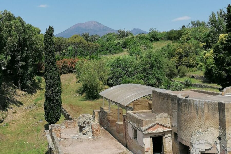 Pompeii: Guided Tour with Archaeologist with max. 12 People - Terme Stabiane: baths, routine, and real human scale