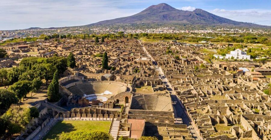 Pompeii: Guided Walking Tour with Entrance Ticket - Guides, Headsets, and the Language Mix