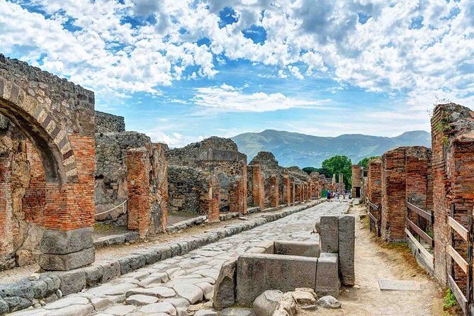 Pompeii Half-Day Shared Tour from Naples + Skip-the-Line Ticket - Inside Pompeii in two hours: what your guide will help you see
