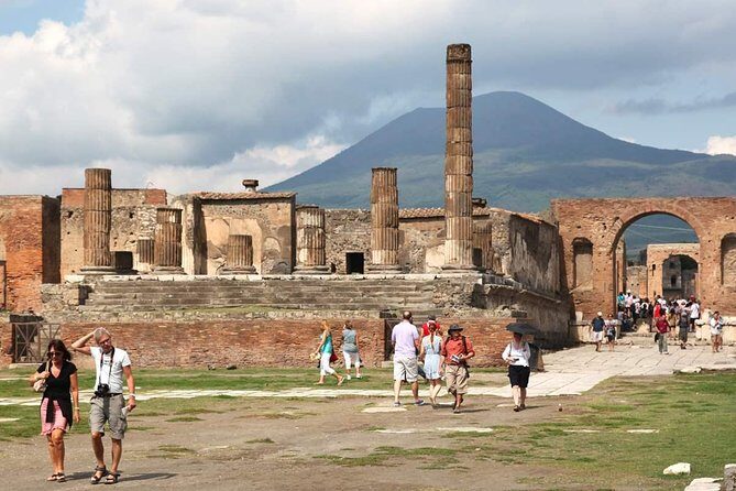 Pompeii & Herculaneum - Skip the line from Sorrento - The lunch stop: included, convenient, and not always a slam dunk