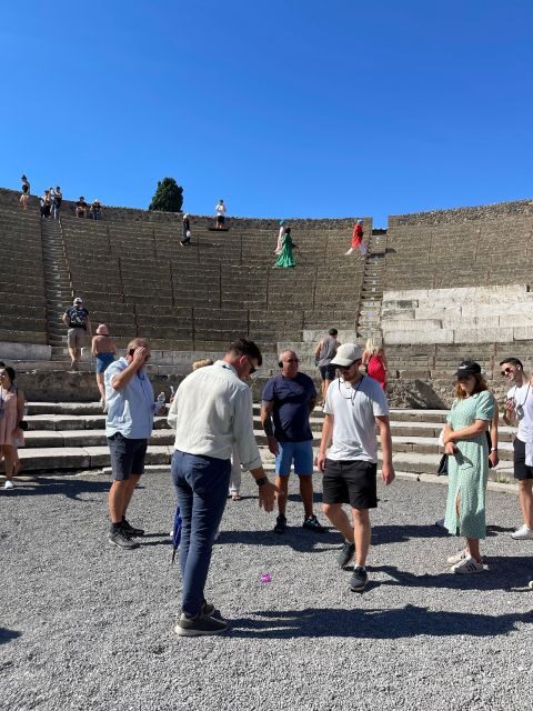 Pompeii in 2h and 30mnt: walk with local guide - Small group pace: why 7 people can feel like magic