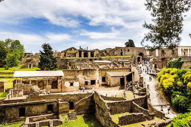 Pompeii Skip-the-Line Entry & Guided Tour with a certified guide - Stop 1: Foro de Pompei and why the Forum isn’t just a square