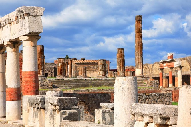 Pompeii Skip-the-Line Entry & Guided Tour with a certified guide - The route: what you’ll see from the Forum to street-food