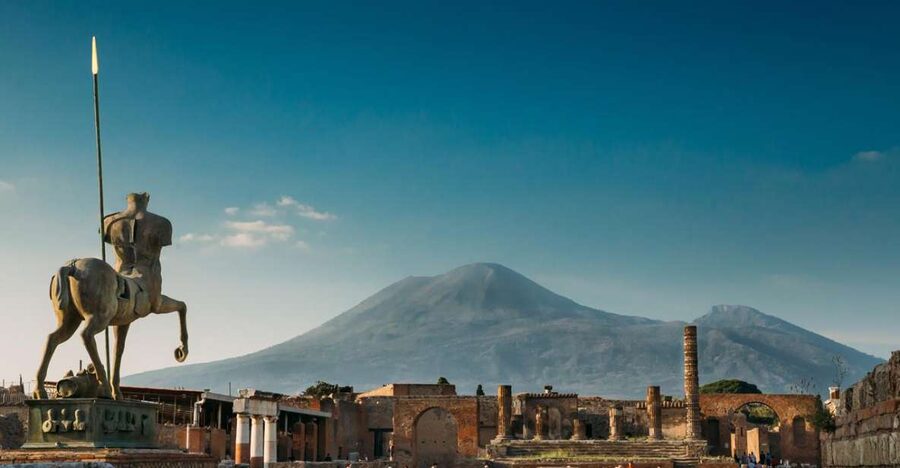 Pompeii Skip-the-Line Tkt +transfer from C/mare di Stabia - Using the audio guide: freedom with structure