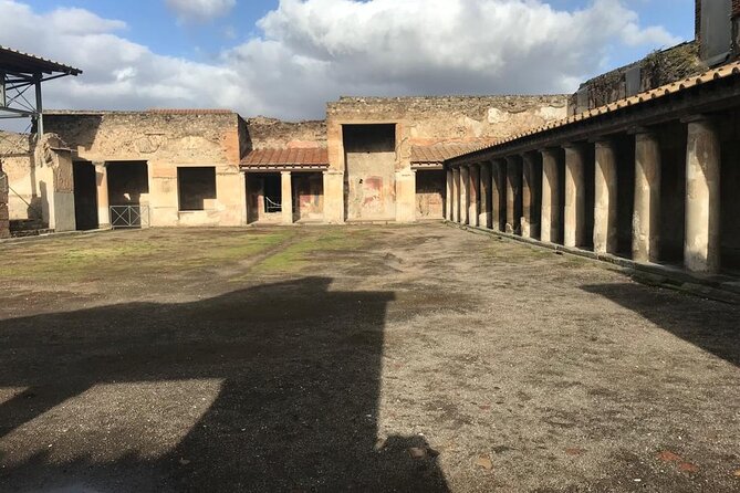 Pompeii Small Group Guided Tour with Skip-the-line Admission - Even the red-light district has a point