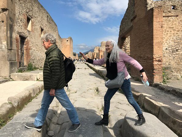 Pompeii Small Group Tour - Tickets Included - Meeting points and drop-offs: how to avoid losing time