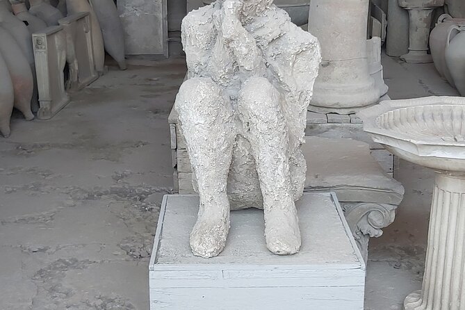 Pompeii tour with archaeologist - Stop 1: The Foro di Pompei and Pompeii’s big story in small chunks