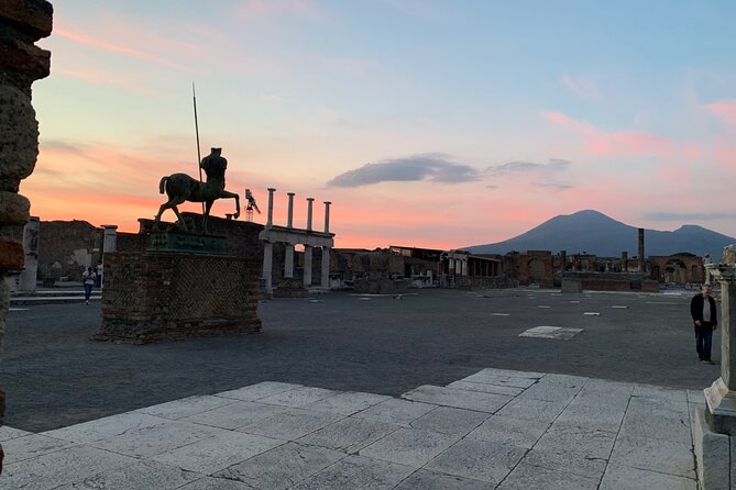 Pompeii tour with LOCAL GUIDE and SKIP THE LINE entrance - Foro de Pompeya: The City’s Civic Engine