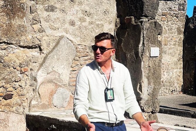 Pompeii tour with LOCAL GUIDE and SKIP THE LINE entrance - The Local Guide Experience: What You’re Paying For