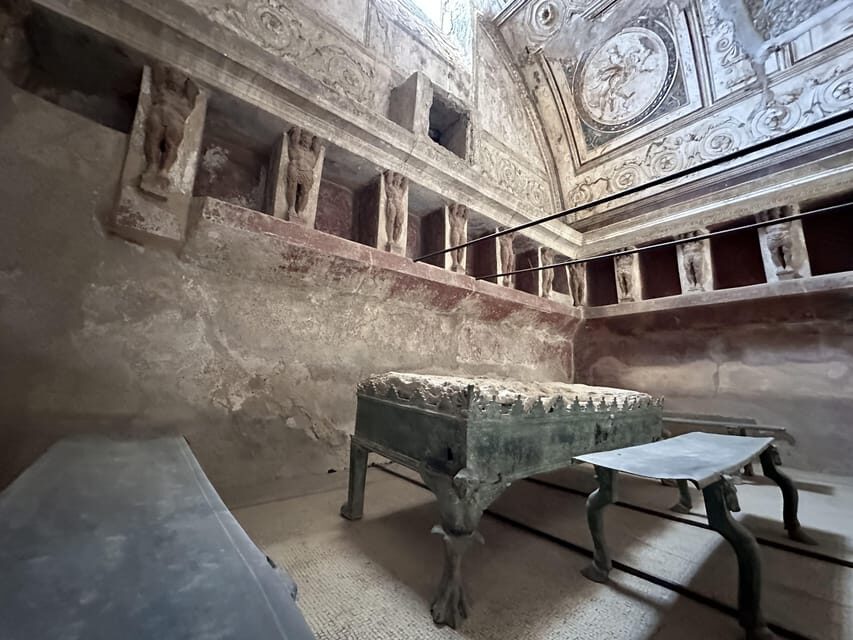 Pompeii VIP 3h Tour: Skip-the-line with your Archaeologist - Great Gymnasium and the amphitheater: training and spectacle
