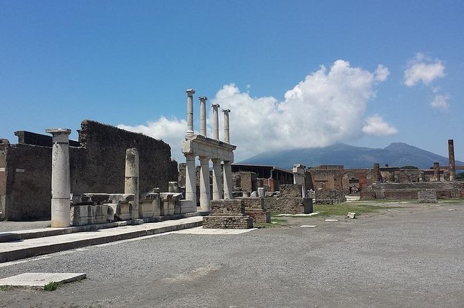 Pompeii Visit at its Most Peaceful Moment - Quick comparison: paying for peace vs. DIY Pompeii