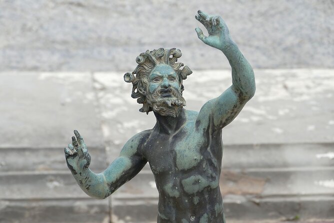 Pompeii Walking Tour: The Real History of the Ruins - InStazione meet-up and getting to Porta Anfiteatro on time