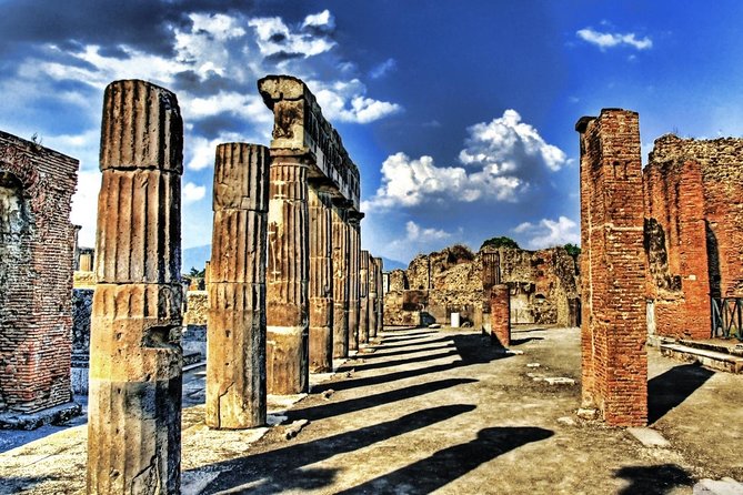 Pompeii Walking Tour with a licensed Guide - Walking the UNESCO site: what to focus on inside the park