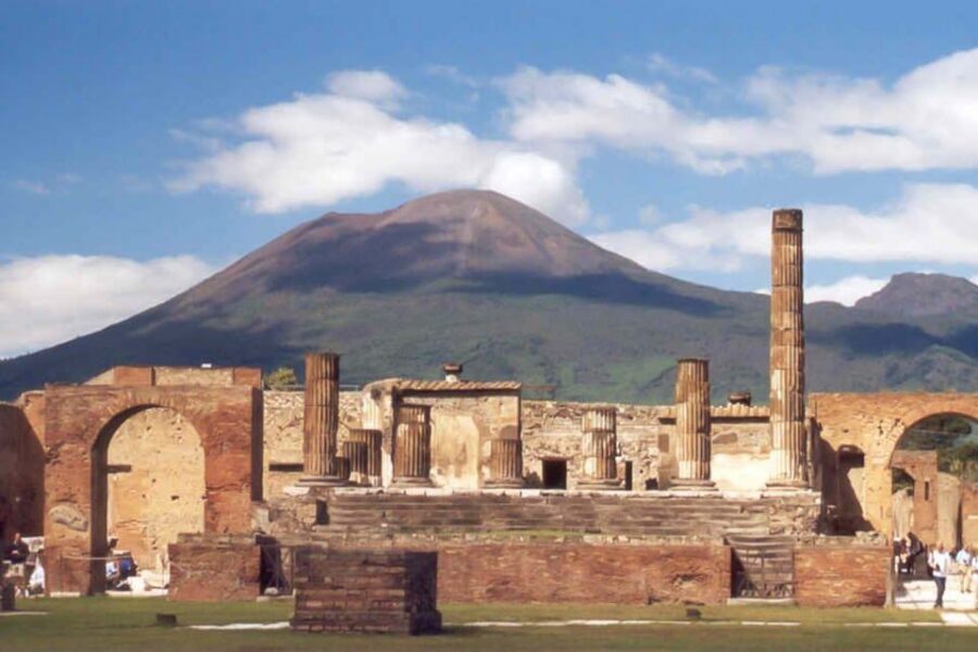 Pompeii with Wine Tasting Private Tour - The Pompeii-to-Vesuvius connection: 30 minutes of ride time that buys you focus
