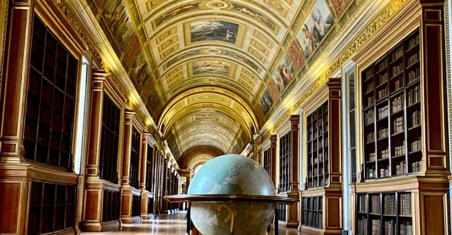 Private Fontainebleau, Versailles, Trianon from Paris - Versailles Palace (Hall of Mirrors and Royal Apartments)