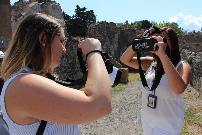 Private Guided Tour and VR Headsets in the Ancient Pompeii - Using the VR Headsets: The 360° “Then” Reconstruction