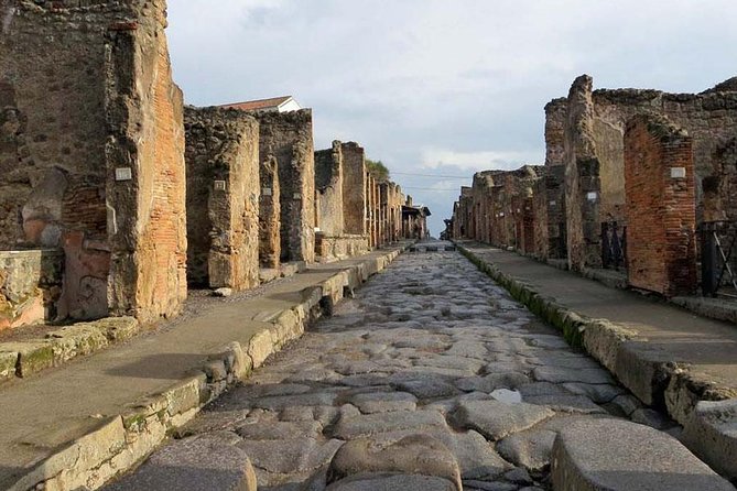 Private Guided Tour of Pompeii. Sunset Tour - The Foro de Pompeya (main square): where daily life and civic power meet