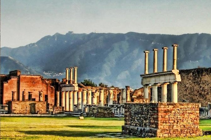 Private Guided Tour of Pompeii. Sunset Tour - Granai del Foro (museum stop): storehouses that explain the city