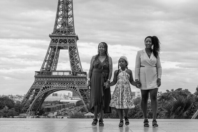 Private Photoshoot with the Iconic Eiffel Tower in Paris - The photographer piece: Angelica’s bilingual approach that keeps things easy