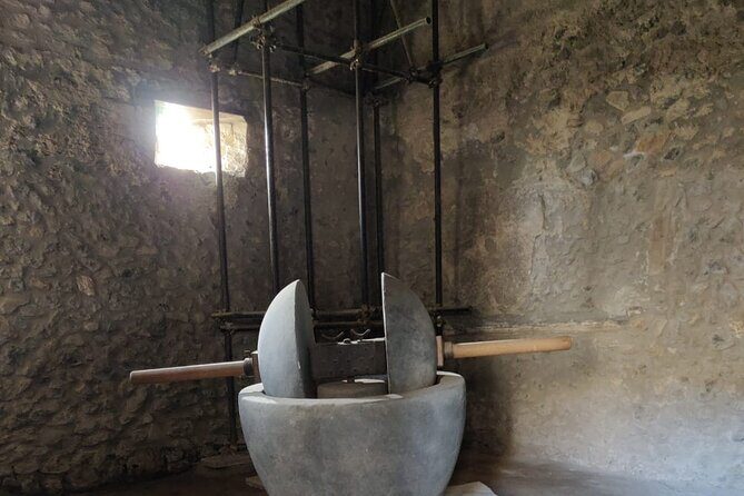 Private Pompeii Tour with Fast-Entrance Tickets to the Ruins & Exclusive Guide - House of Menander: a domestic stop that balances the big sights