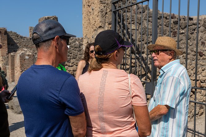 Private Pompeii Tour With Guide and Transfer Included - Forum de Pompeya and Terme del Foro: Pompeii’s center and its daily routines