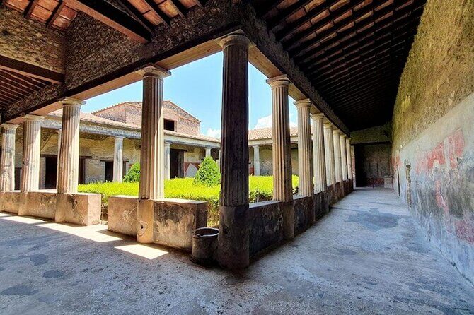 Private Tour of Pompeii, Herculaneum and Vesuvius from Naples - The Drive Companion: Live Onboard Commentary Sets the Stage