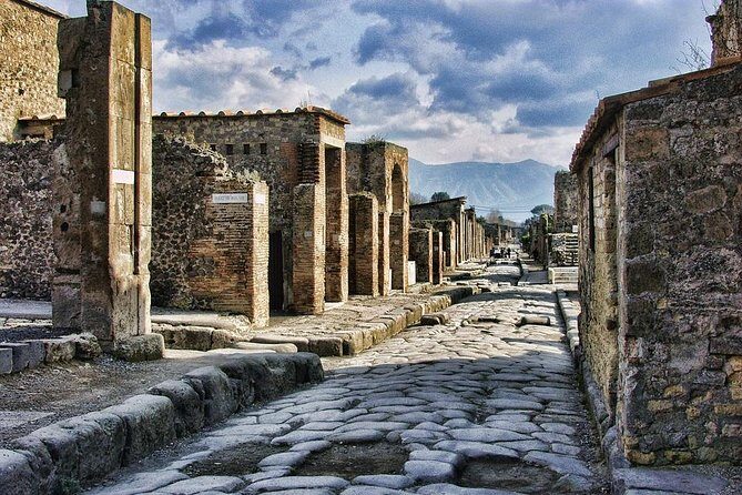 Private Tour of Pompeii with official tour guide and skip the line tickets - Logistics That Affect Your Day: Tickets, Mobile Access, and Timing