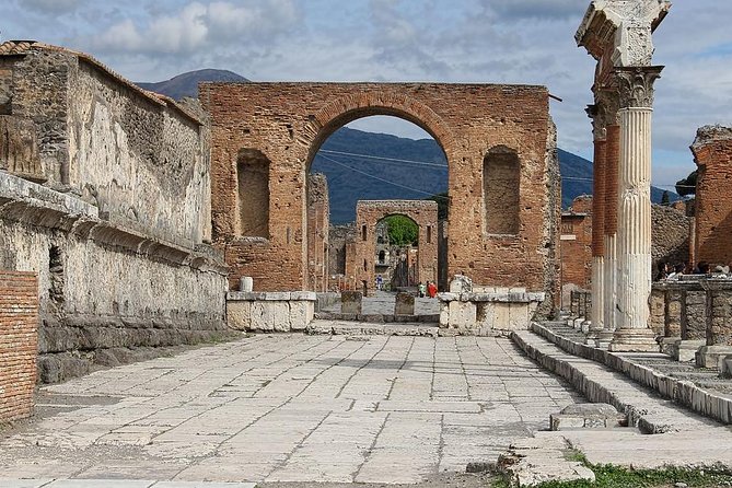 Private Tour Rome to Pompeii in private vehicle or fast train - Lunch in Modern Pompeii: Ask Your Driver and Save Your Energy