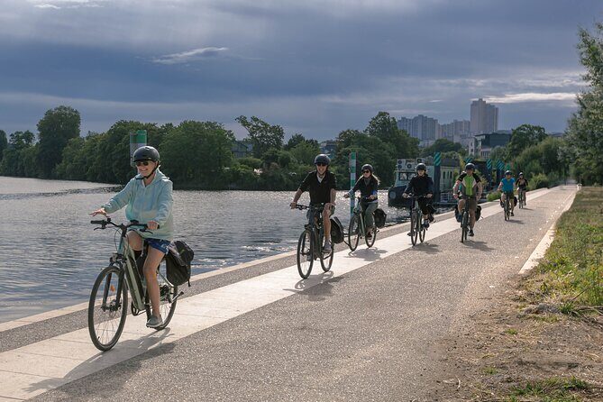 Private Tour: Versailles by Electric Bike from Paris - Picnicking by the Grand Canal in Versailles Grounds