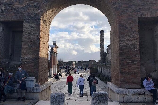 Private transfer from Napoli to Sorrento with stopover in Pompeii ruins - The Luggage Setup That Lets You Enjoy the Walk