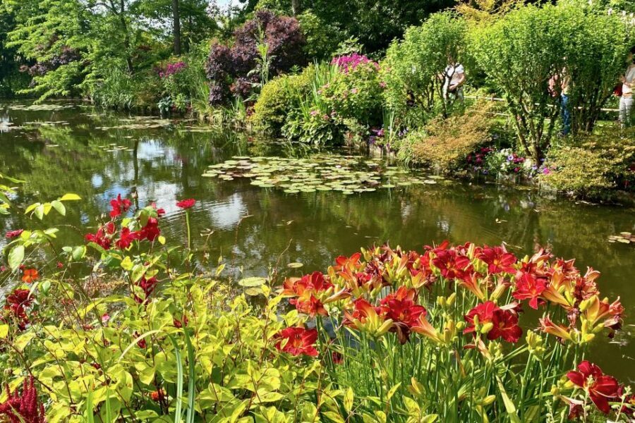 Private Trip Giverny Versailles Trianon from Paris - Versailles Palace: skip the line, then use the audio guide to set your pace