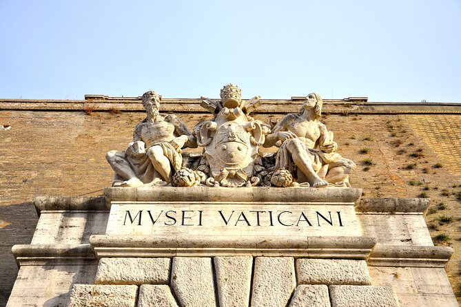PRIVATE Vatican, Sistine Chapel & St. Peter's Basilica (shortcut) - Cortile della Pigna: the small courtyard that links palace and chapel