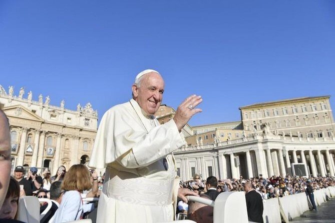 Reserved Papal Audience Ticket with Assistance On Site - Rain, long waits, and why the square can feel like a stadium