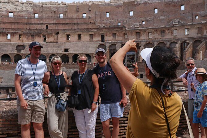 Roma: Colosseum, Forum, and Palatine Hill Local Guided Tour - Entering the day: meeting at the Arch of Constantine