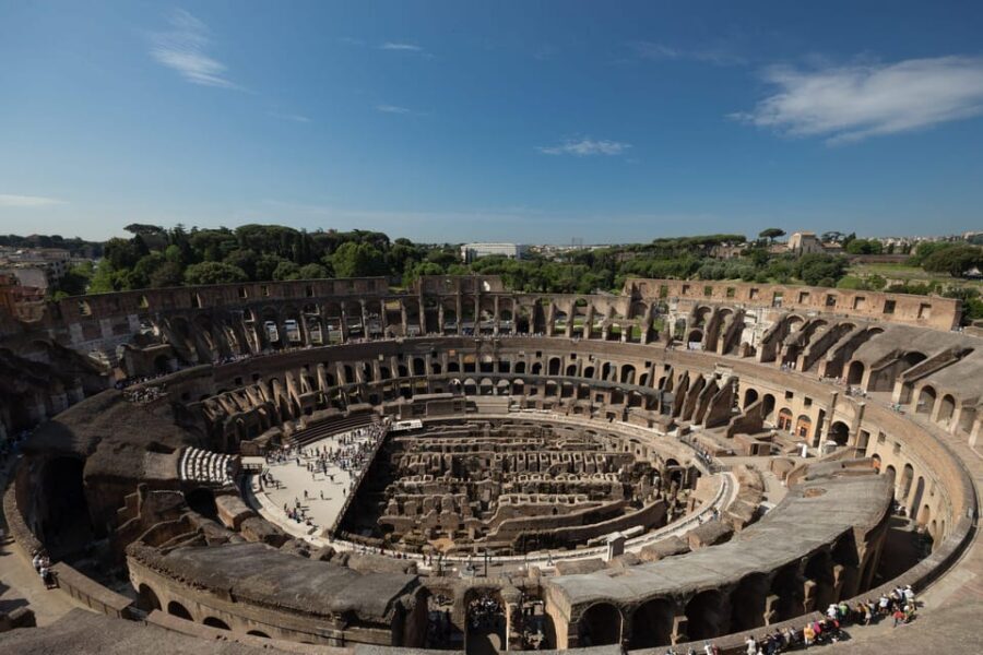 Rome: Audio guide of the Colosseum - Timing that makes sense: start outside for the full story