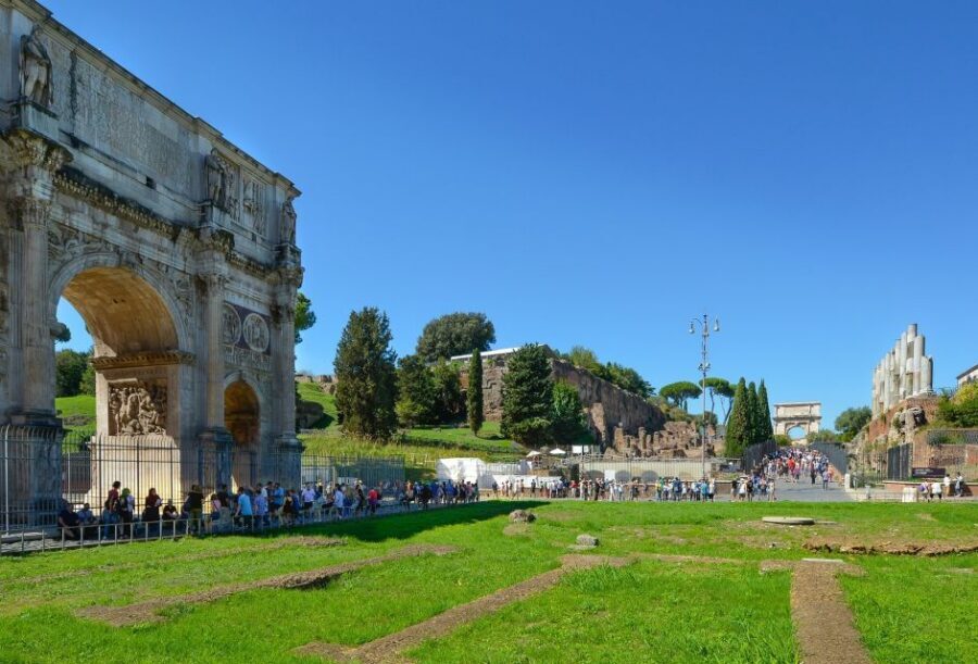 Rome: Best of Colosseum and Roman Forum Guided Tour - Entering the Colosseum: Nero, gladiators, and the myths people remember