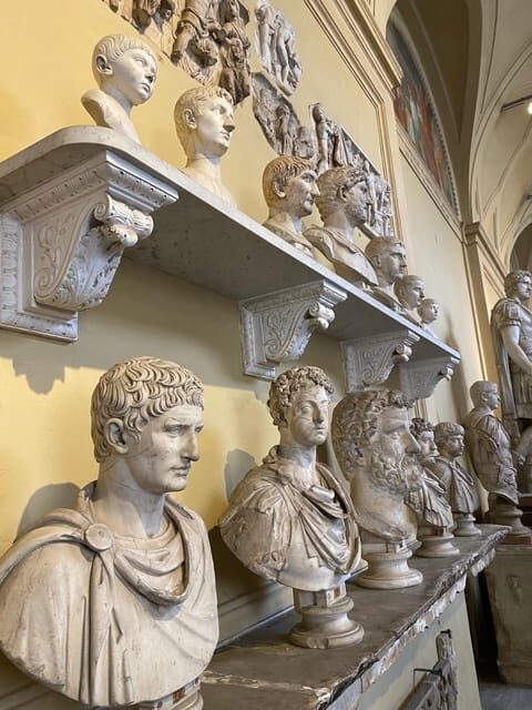 Rome: Escorted Entrance to the Vatican Museum - Belvedere and Pinecone Courtyards: where you catch your breath