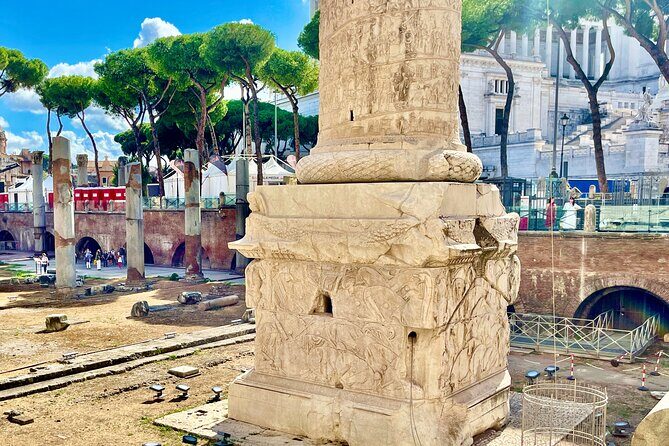 Rome Palatine Hill, Roman Forum, Colosseum Panoramic Views Tour - Colosseum exterior time: big stories, smart photo positioning