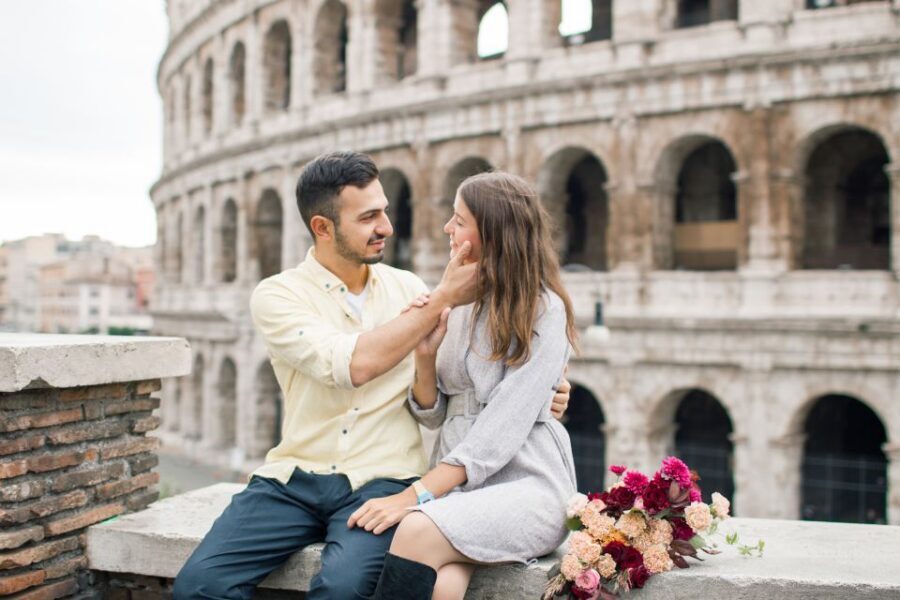 Rome: Personalized Photoshoot outside the Colosseum - Rain, crowds, and chaos: how pros keep the session on track