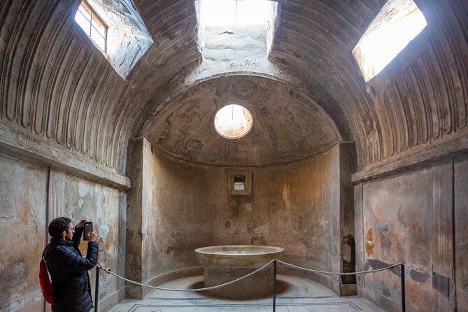 Rome to Pompeii, Sorrento & Capri: 2-Day South Italy Tour - Capri pacing: where the waiting can creep in
