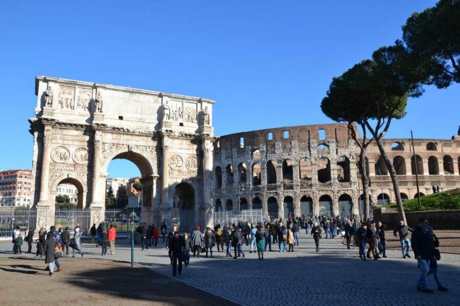 Rome: Vatican, Colosseum & Main Squares Tour w/ Lunch & Car - Sunday and religious holidays: your Vatican plan gets a smart backup