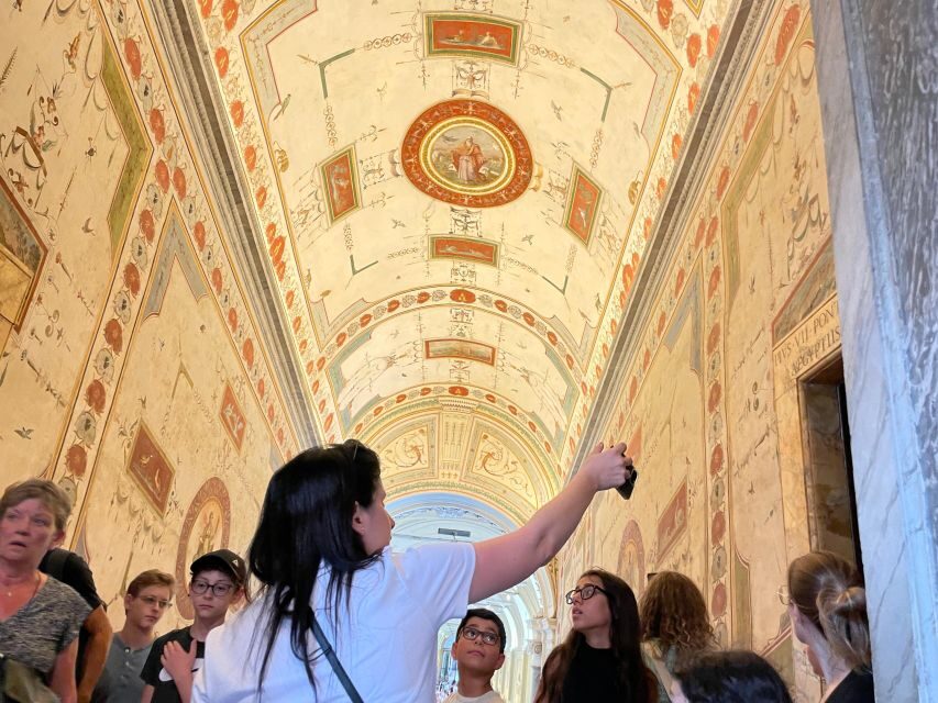 Rome: Vatican Museums, Sistine, and St. Peter's Private Tour - Sistine Chapel in about 20 minutes: short time, sharp focus