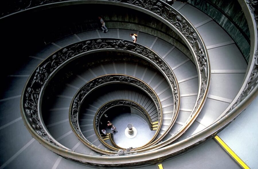 Rome: Vatican Museums, Sistine Chapel, and Basilica Tour - Guides, languages, and headsets: why you’ll hear the story