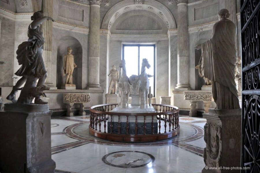 Rome: Vatican Museums & Sistine Chapel Entrance and Tour - Crowd Level and Timing: Why the Last Slot Can Feel Better