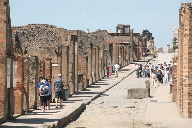 Round-Trip Shuttle Transfer from Naples to Pompeii - Getting Picked Up in Central Naples Without Losing Your Mind