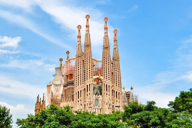 Sagrada Familia and Old Town Private Tour with Hotel Pick-up - Key things I’d focus on before you book